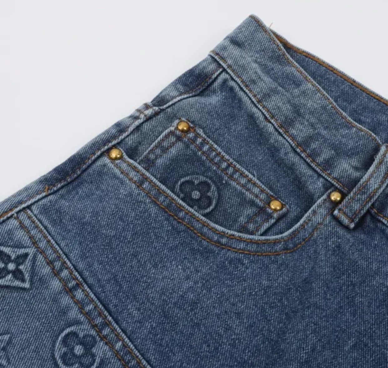 Louis Vuitton Denim Shorts - Imagen 4