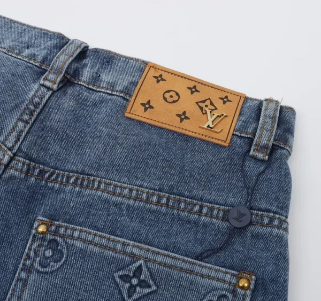 Louis Vuitton Denim Shorts - Imagen 6
