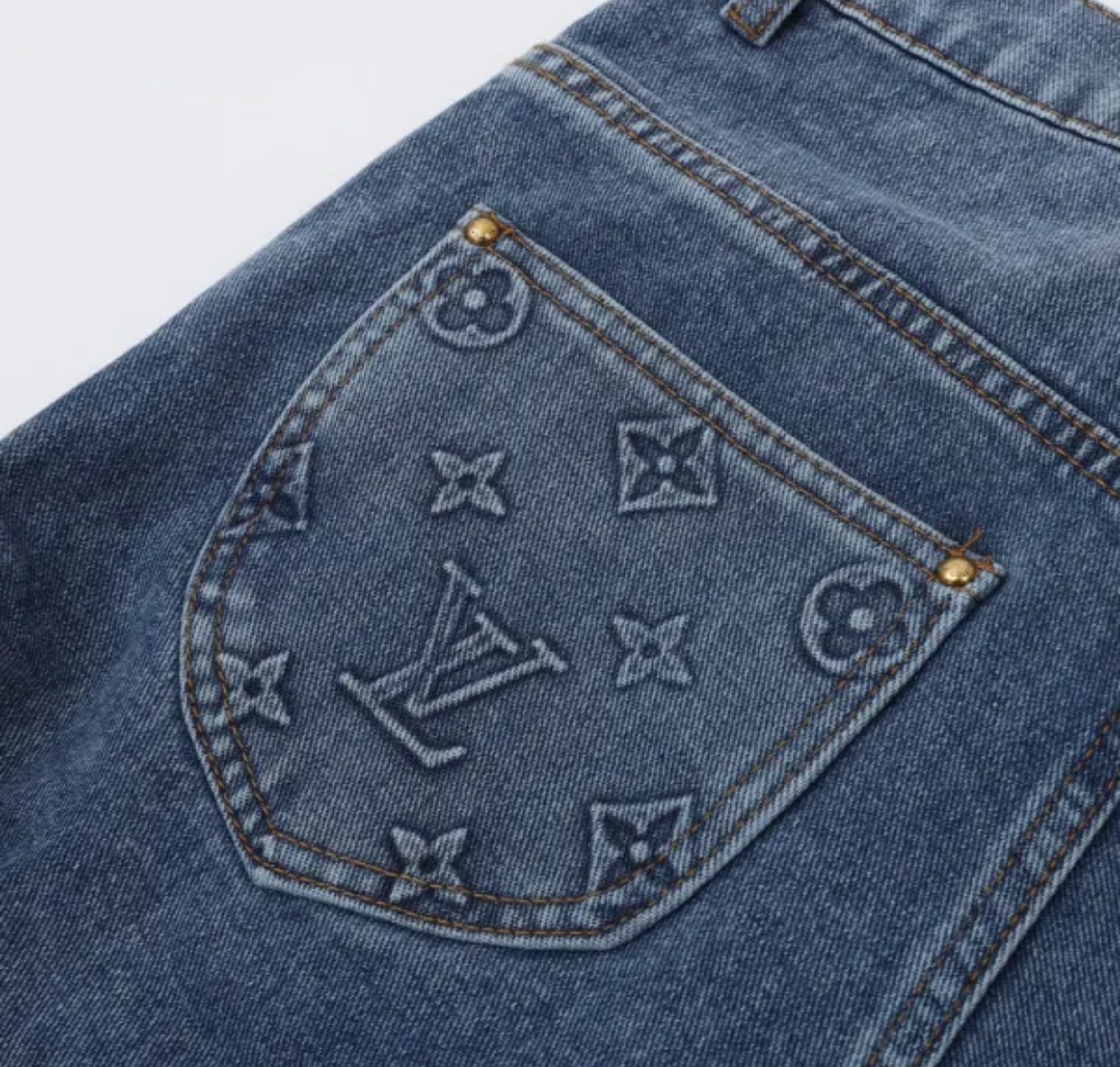 Louis Vuitton Denim Shorts - Imagen 7